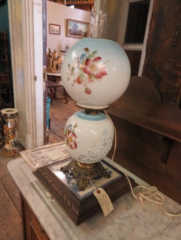 Electric 'Gone with the Wind' lamp